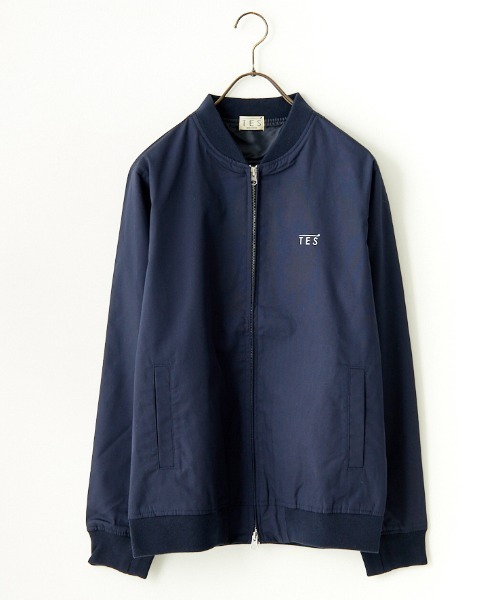 The Endless Summer（エンドレスサマー）の「[THE ENDLESS SUMMER/エンドレスサマー] 別注 TES バックプリントブルゾン（ブルゾン・レディース・ブラック/ネイビー・M/L）」の4枚目の写真