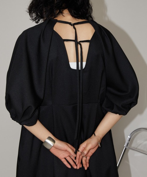 Aunt Marie's（アントマリーズ）の「リネンライクショルダータックボリュームスリーブワンピ（ワンピース・レディース・ベージュ/ブラック・FREE）」の13枚目の写真