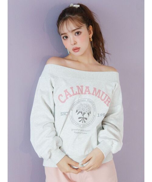 CALNAMUR(カルナムール)の「【CALNAMURコラボ】カルミアプリント オフショルダー プルオーバー(スウェット・レディース・グレー/ネイビー/イエロー・FREE)」の2枚目の写真