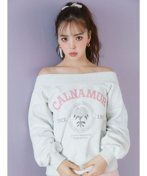 CALNAMUR(カルナムール)の「【CALNAMURコラボ】カルミアプリント オフショルダー プルオーバー(スウェット・レディース・グレー/ネイビー/イエロー・FREE)」の4枚目の写真