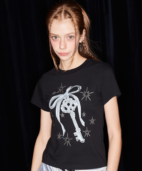 LUVISTRUE(ラヴイズトゥルー)の「NM KEY TEE(Tシャツ/カットソー・レディース・ホワイト/チャコールグレー/ブラック・FREE)」の3枚目の写真