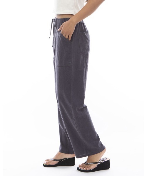 BILLABONG(ビラボン)の「BILLABONG レディース EASY LONG PANTS ロングパンツ 【2024年春夏モデル】/ビラボン麻素材ウエストゴムボトムス(その他パンツ・レディース・ブラウン/ブラック/イエロー系その他・MEDIUM/LARGE)」の4枚目の写真