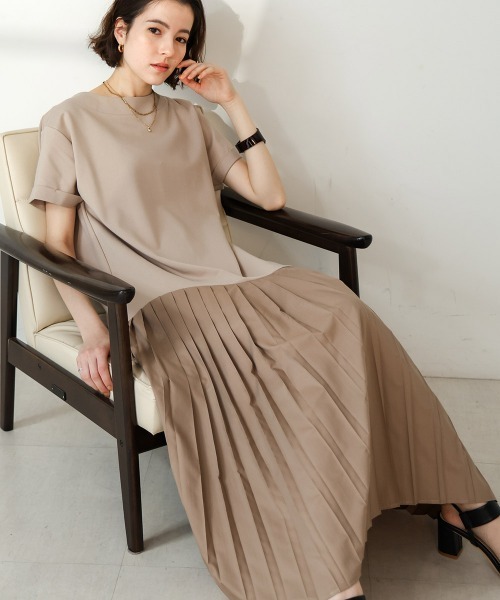 Bou Jeloud（ブージュルード）の「【ロング丈サイズあり】裾カーブ切替プリーツドッキングワンピース（ワンピース・レディース・ベージュ/ブラック・FREE/TL）」の2枚目の写真