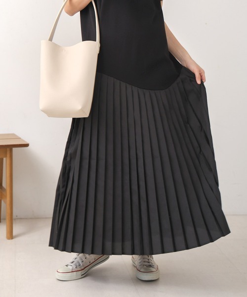 Bou Jeloud（ブージュルード）の「【ロング丈サイズあり】裾カーブ切替プリーツドッキングワンピース（ワンピース・レディース・ベージュ/ブラック・FREE/TL）」の5枚目の写真