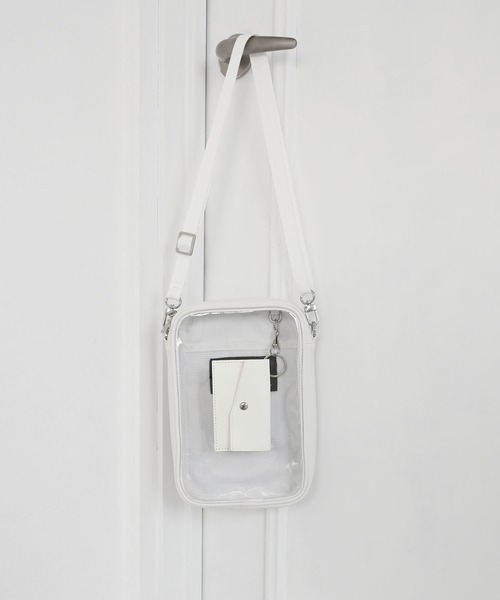 An+u（アンユー）の「PVCショルダーバッグ（ショルダーバッグ・レディース・ホワイト/ブラック・ONE SIZE）」の3枚目の写真