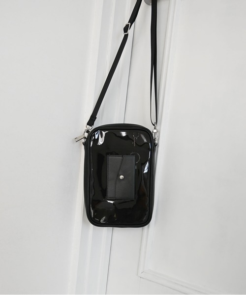An+u（アンユー）の「PVCショルダーバッグ（ショルダーバッグ・レディース・ホワイト/ブラック・ONE SIZE）」の6枚目の写真