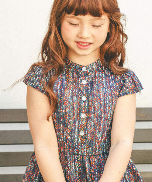 BeBe（ベベ）の「【お揃い】【DEVEAUX】グラフィックバンドカラーワンピース(90~160cm)（シャツワンピース・キッズ・グリーン系その他/イエロー系その他・100cm/110cm/150cm/130cm/120cm/140cm/90cm）」の22枚目の写真