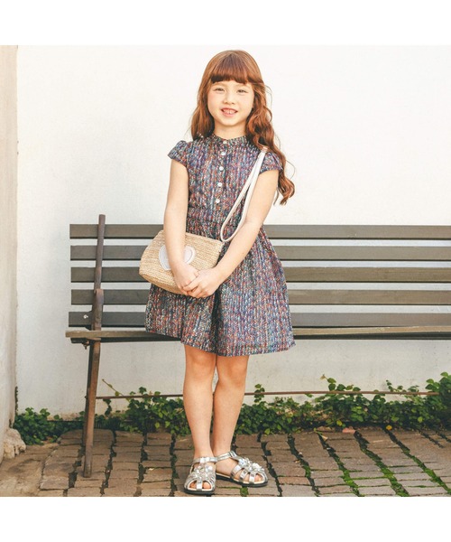 BeBe（ベベ）の「【お揃い】【DEVEAUX】グラフィックバンドカラーワンピース(90~160cm)（シャツワンピース・キッズ・グリーン系その他/イエロー系その他・100cm/110cm/150cm/130cm/120cm/140cm/90cm）」の3枚目の写真