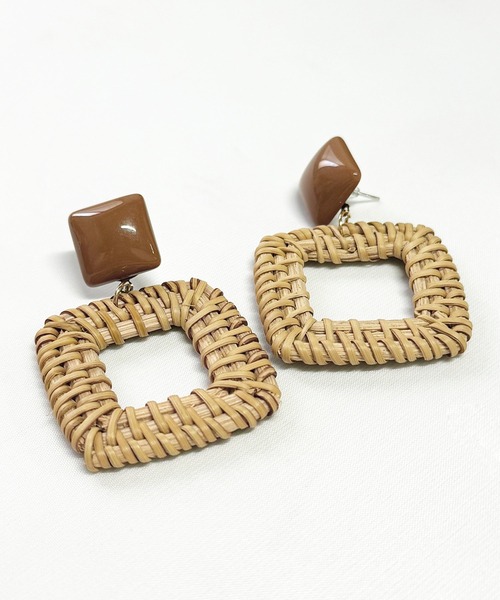 Crisp（クリスプ）の「ウッドビーズラタンピアス（ピアス（両耳用）・レディース・アイボリー/ブラウン/ベージュ・FREE）」の11枚目の写真