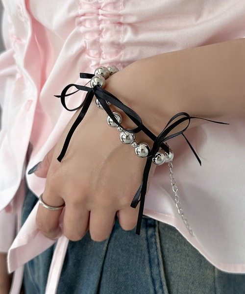 apres jour mignon(アプレジュールミニョン)の「【apresjour mignon×ARIAZ】アソートリボンパールブレスレット(ブレスレット・レディース・ブラック/シルバー・ONESIZE)」の2枚目の写真