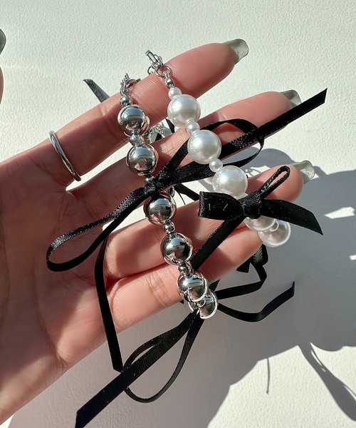 apres jour mignon(アプレジュールミニョン)の「【apresjour mignon×ARIAZ】アソートリボンパールブレスレット(ブレスレット・レディース・ブラック/シルバー・ONESIZE)」の5枚目の写真