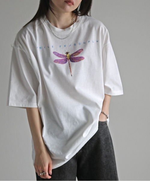 COURO(コウロ)の「butterfly&DragonflyプリントTシャツ(Tシャツ/カットソー・レディース・ブラック/ホワイト系/ホワイト/ブラック系・M/L/XL)」の2枚目の写真