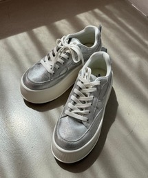 プラットフォームスニーカー