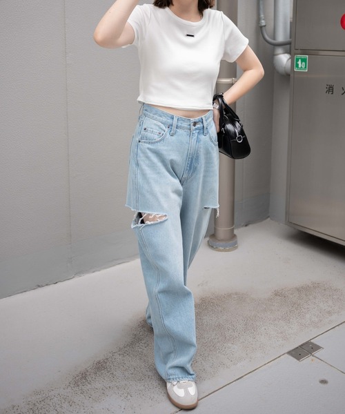 WEGO（ウィゴー）の「WEGO/サイドスリットデニムストレートパンツ（デニムパンツ・レディース・ブラック系その他/ライトインディゴブルー・MEDIUM/SMALL）」の3枚目の写真