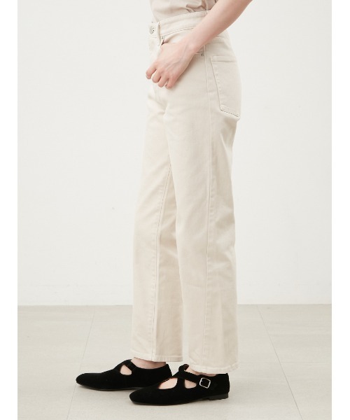 Mila Owen（ミラオーウェン）の「斜行デザインストレートデニムパンツ（デニムパンツ・レディース・アイボリー/ブラック/ブルー・0/1）」の6枚目の写真