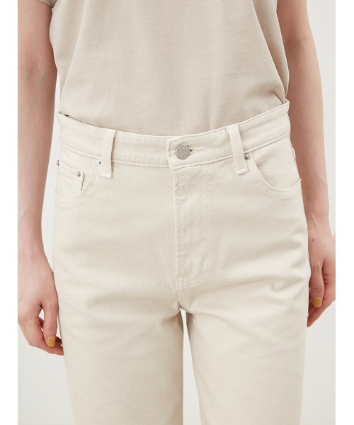 Mila Owen（ミラオーウェン）の「斜行デザインストレートデニムパンツ（デニムパンツ・レディース・アイボリー/ブラック/ブルー・0/1）」の8枚目の写真