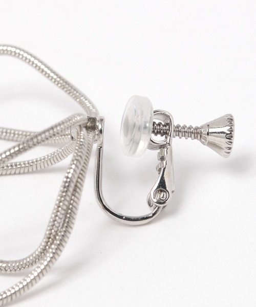 LAKOLE（ラコレ）の「スネークリボンイヤリング / 146348（イヤリング・レディース・その他2/その他1・FREE）」の4枚目の写真