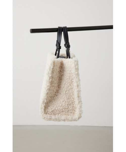 AZUL by moussy（アズールバイマウジー）の「ナローハンドルボアミニトートバッグ（トートバッグ・レディース・ベージュ/アイボリー/ブラック・FREE）」の6枚目の写真