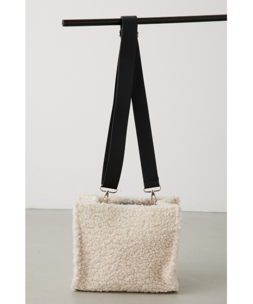 AZUL by moussy（アズールバイマウジー）の「ナローハンドルボアミニトートバッグ（トートバッグ・レディース・ベージュ/アイボリー/ブラック・FREE）」の9枚目の写真