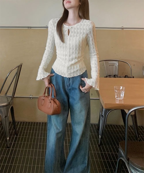 urge:(アージコロン )の「【URGE:】袖フレア タックイン ニットカットソー(ニット/セーター・レディース・オフホワイト・SMALL/MEDIUM/LARGE/X-LARGE)」の2枚目の写真