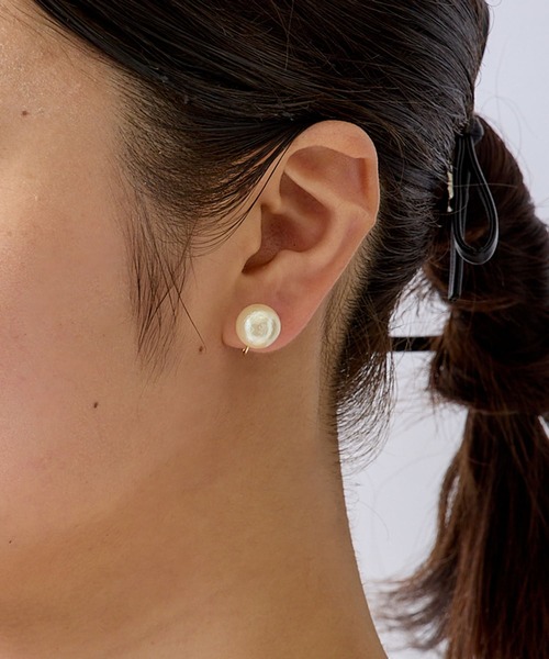 CALIN STANDARD(カリンスタンダード)の「◆金属アレルギー対応◆◆made in japan◆【痛くない】【落ちにくい】【ストレスフリーな着け心地】パール ループフィットイヤリング(イヤリング・レディース・ホワイト/アイボリー・FREE)」の5枚目の写真
