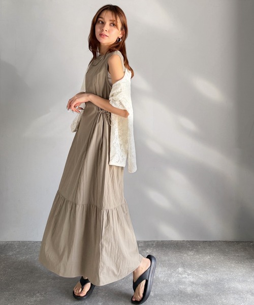 classicalelf(クラシカルエルフ)の「軽やかで上品なシルエット。軽量ストレッチサイドドロストノースリーブ裾切り替えワンピース(Aライン)(ワンピース・レディース・グレイッシュベージュ/ブラック・SMALL/MEDIUM/LARGE/X-LARGE)」の21枚目の写真