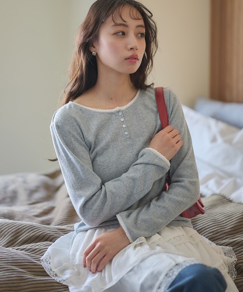 earth music&ecology(アースミュージックアンドエコロジー)の「アイレットジャカードタイトプルオーバー(Tシャツ/カットソー・レディース・グレー/ブルー/ピンク・FREE)」の2枚目の写真