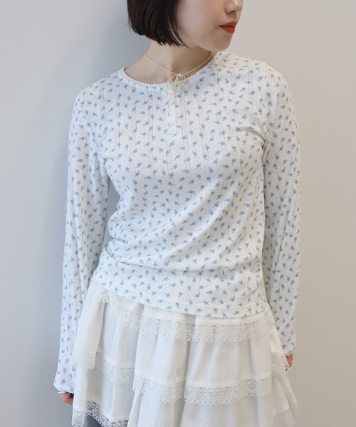 earth music&ecology(アースミュージックアンドエコロジー)の「アイレットジャカードタイトプルオーバー(Tシャツ/カットソー・レディース・グレー/ブルー/ピンク・FREE)」の3枚目の写真