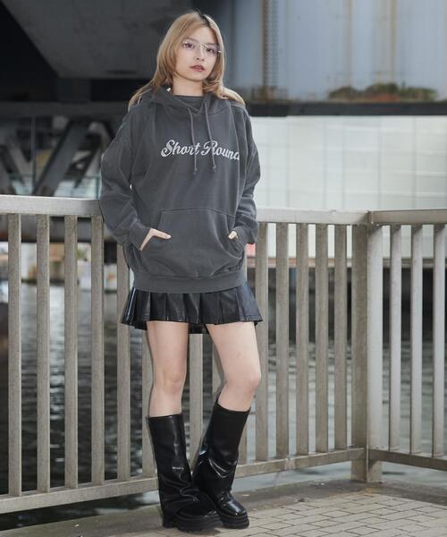 SHORT ROUND（ショートラウンド）の「SHORT ROUND/ピグメントラメグラフィックプルパーカー（パーカー・メンズ・ブラウン/スミクロ・LARGE/MEDIUM）」の16枚目の写真