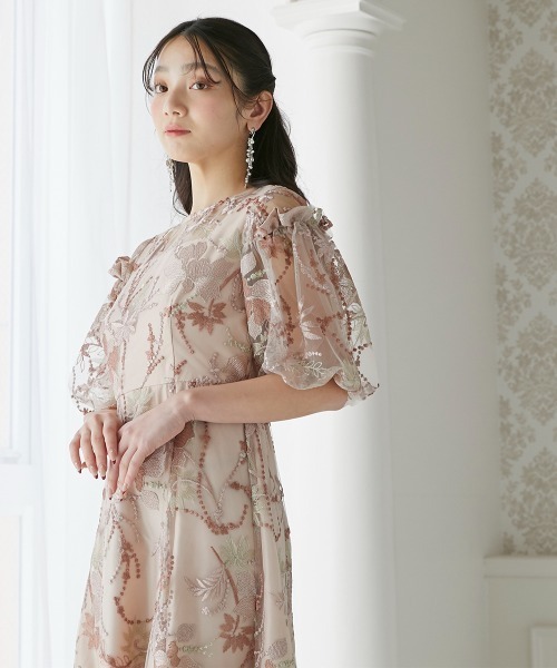Jolie et Jolie(ジョリーエジョリー)の「パフスリーブ花柄刺繍ワンピースドレス(ドレス・レディース・ピンクベージュ/ブラック/ブルーグレー・3L/LL/L/M)」の22枚目の写真