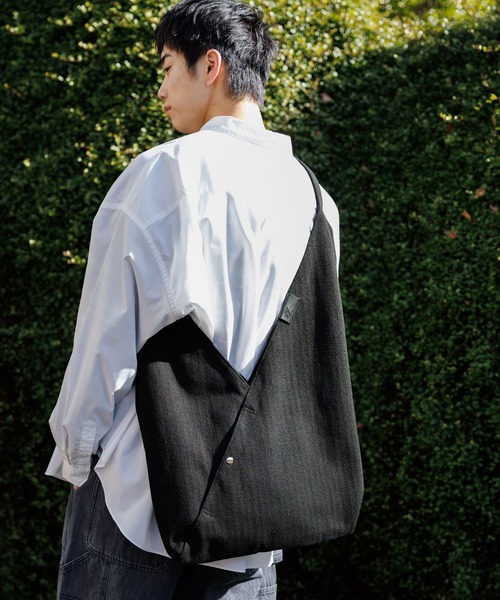 niko and...（ニコアンド）の「イージーケア無地ロングスリーブシャツ（シャツ/ブラウス・メンズ・オフホワイト/サックスブルー・MEDIUM/BIG(L)）」の8枚目の写真