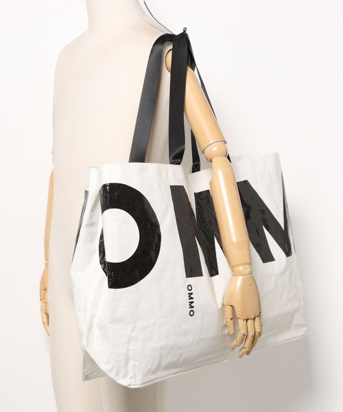OMMO（オーエムエムオー）の「SHOPPING BAG L（トートバッグ・レディース・ホワイト・FREE）」の2枚目の写真