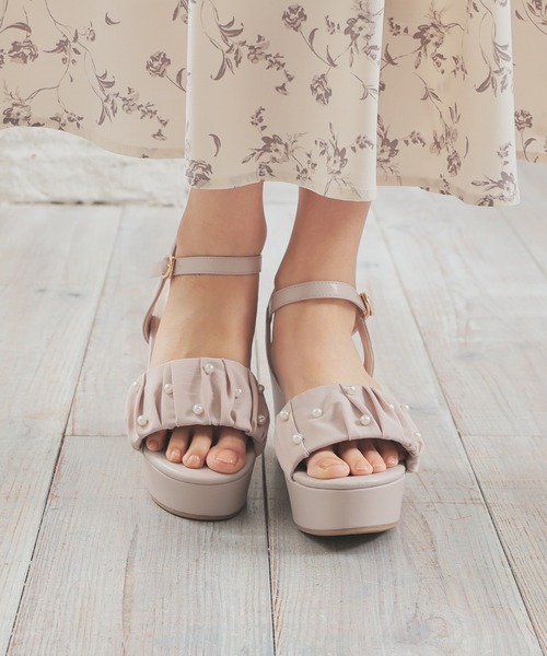 Honeys（ハニーズ）の「パール付ギャザーサンダル（サンダル・レディース・アイボリー/グレイッシュベージュ/ブラック・L/M/S）」の7枚目の写真