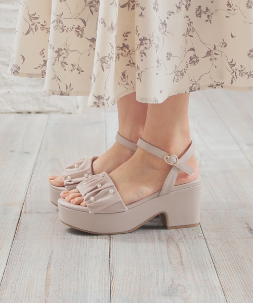 Honeys（ハニーズ）の「パール付ギャザーサンダル（サンダル・レディース・アイボリー/グレイッシュベージュ/ブラック・L/M/S）」の8枚目の写真