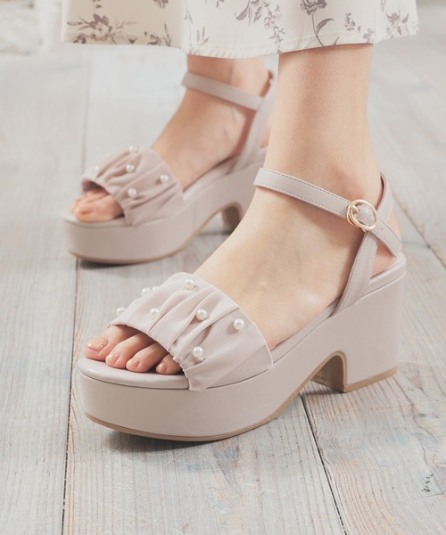 Honeys（ハニーズ）の「パール付ギャザーサンダル（サンダル・レディース・アイボリー/グレイッシュベージュ/ブラック・L/M/S）」の10枚目の写真