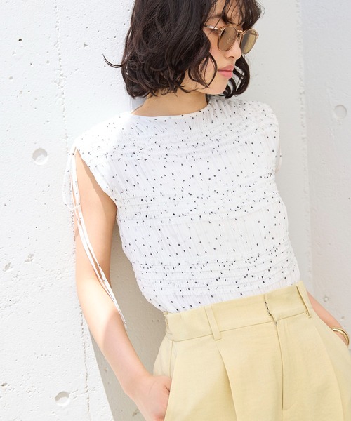 VIS（ビス）の「プリーツシアーシャーリングブラウス（シャツ/ブラウス・レディース・ホワイト系その他2/ブラック系その他/イエロー系その他・FREE）」の2枚目の写真