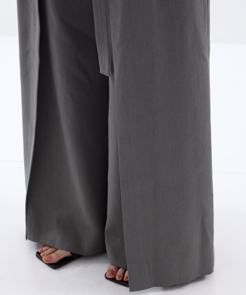 UJOH(ウジョー)の「【UJOH/ウジョー】《STUDIOUS別注》Slit Wide PNT/ワイドパンツ(その他パンツ・レディース・ネイビー/ライトグレー・1/2)」の12枚目の写真