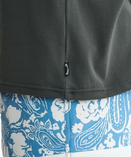 BILLABONG(ビラボン)の「BILLABONG メンズ SOFFTY TANK サーフタンクトップ 【2025年夏モデル】/ビラボン水陸両用UVケア伸縮速乾タンクトップラッシュガード(タンクトップ・メンズ・オフホワイト/レッド系その他・X-LARGE/LARGE/MEDIUM)」の4枚目の写真