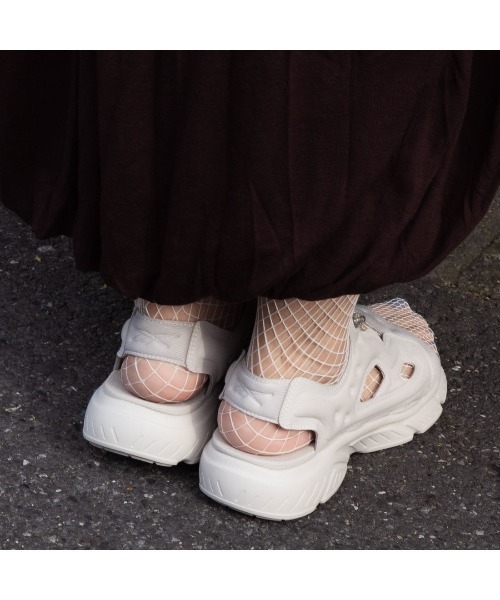 Reebok（リーボック）の「インスタ ポンプフューリー サンダル / INSTAPUMP FURY SANDAL（サンダル・メンズ・ブラック/ホワイト/ブラック×ホワイト/アイボリー・23.0cm/24.0cm/25.0cm/26.0cm/27.0cm/28.0cm/29.0cm/30.0cm）」の16枚目の写真
