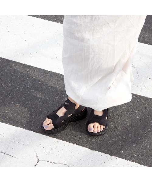 Reebok（リーボック）の「インスタ ポンプフューリー サンダル / INSTAPUMP FURY SANDAL（サンダル・メンズ・ブラック/ホワイト/ブラック×ホワイト/アイボリー・23.0cm/24.0cm/25.0cm/26.0cm/27.0cm/28.0cm/29.0cm/30.0cm）」の13枚目の写真