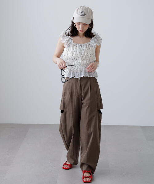 FREE'S MART（フリーズマート）の「◆前後２ＷＡＹ肩フリルシャーリングペプラムブラウス（シャツ/ブラウス・レディース・イエロー/ホワイト系その他/ブラック・FREE）」の4枚目の写真