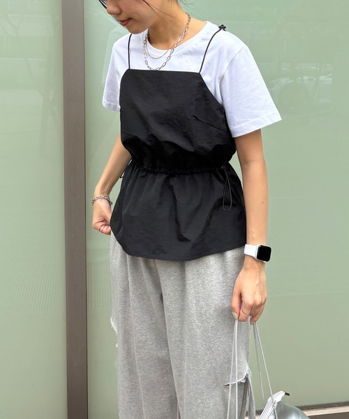 ISOOK(アイスー)の「【ISOOK / アイスー】ドローコードビスチェ / ナイロンライク キャミソール タンクトップ レイヤード 重ね着 ショート丈 ミドル丈 クロップド丈 短丈 ドローコード ドロスト フレア チャコール ブラック 黒 ZOZOTOWN限定(キャミソール・レディース・チャコールグレー/ブラック・FREE)」の21枚目の写真