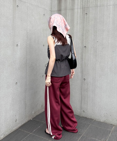 ISOOK(アイスー)の「【ISOOK / アイスー】ドローコードビスチェ / ナイロンライク キャミソール タンクトップ レイヤード 重ね着 ショート丈 ミドル丈 クロップド丈 短丈 ドローコード ドロスト フレア チャコール ブラック 黒 ZOZOTOWN限定(キャミソール・レディース・チャコールグレー/ブラック・FREE)」の18枚目の写真