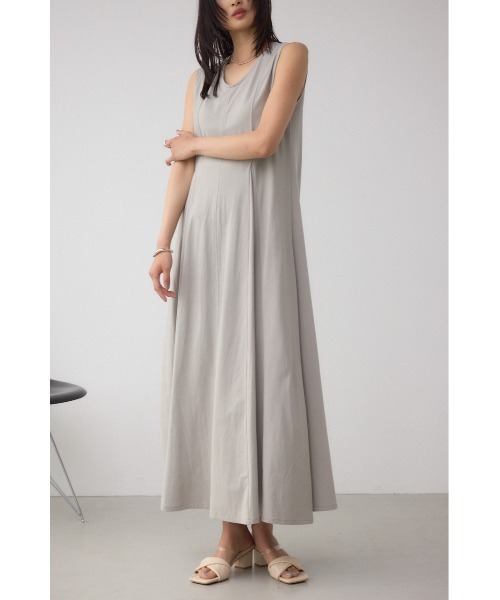 AZUL by moussy(アズールバイマウジー)の「ステッチフレアカットワンピース(ワンピース・レディース・グレー/ブラック/レッド・SMALL/MEDIUM)」の2枚目の写真