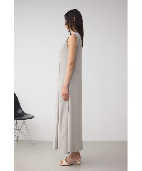 AZUL by moussy(アズールバイマウジー)の「ステッチフレアカットワンピース(ワンピース・レディース・グレー/ブラック/レッド・SMALL/MEDIUM)」の21枚目の写真