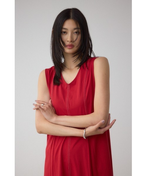 AZUL by moussy(アズールバイマウジー)の「ステッチフレアカットワンピース(ワンピース・レディース・グレー/ブラック/レッド・SMALL/MEDIUM)」の14枚目の写真