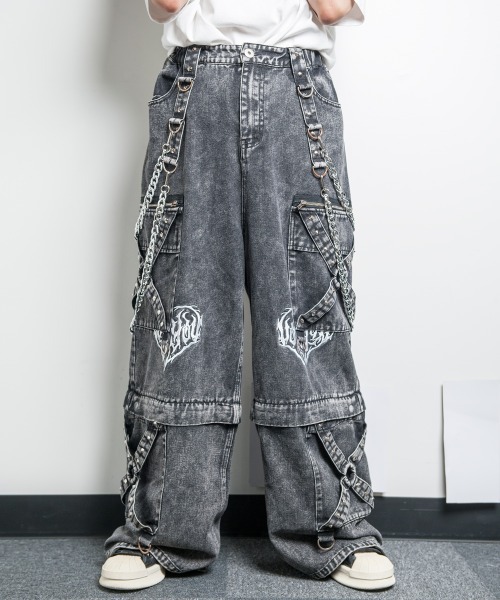 BACKSTAGE PASS(バックステージパス)の「CHESTER B(チェスター ビー)チェーン付スタッズ ワイド カーゴパンツ(カーゴパンツ・メンズ・ブラックミックス/ブラック/グレー・FREE)」の4枚目の写真
