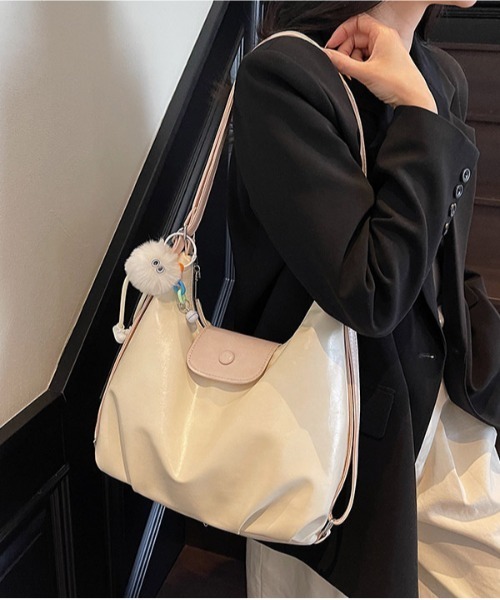 gossip!ロサンゼルス(ゴシップロサンゼルス)の「Y2Kチャーム付き大容量バッグ ショルダーバッグ&斜め掛けバッグ デイリー&通勤用/3WAY(ショルダーバッグ・レディース・ブラック/ブルー/シルバー/ピンク・FREE)」の11枚目の写真