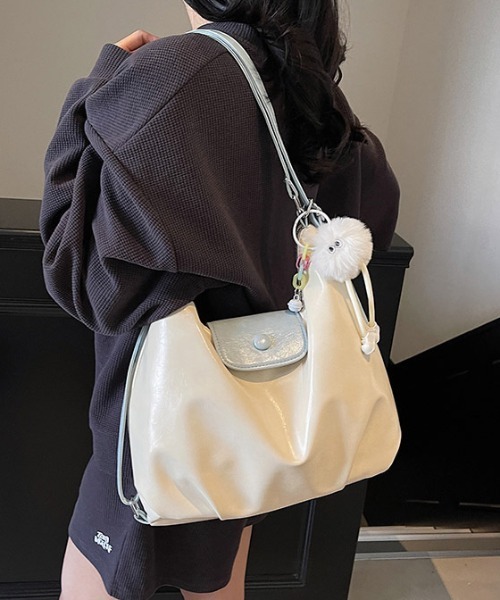 gossip!ロサンゼルス(ゴシップロサンゼルス)の「Y2Kチャーム付き大容量バッグ ショルダーバッグ&斜め掛けバッグ デイリー&通勤用/3WAY(ショルダーバッグ・レディース・ブラック/ブルー/シルバー/ピンク・FREE)」の16枚目の写真