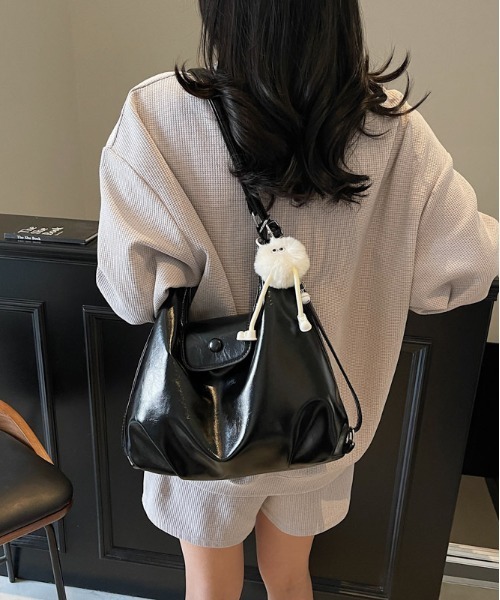 gossip!ロサンゼルス(ゴシップロサンゼルス)の「Y2Kチャーム付き大容量バッグ ショルダーバッグ&斜め掛けバッグ デイリー&通勤用/3WAY(ショルダーバッグ・レディース・ブラック/ブルー/シルバー/ピンク・FREE)」の10枚目の写真